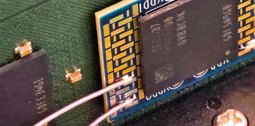 Close-up of the Integrated-Tip Interposer with the DDR5 RDIMM.