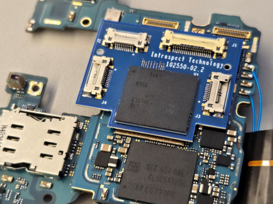 在POPLPDDR5x的智慧型手機上安裝integratedtipinterposer 在POPLPDDR5x的智慧型手機上安裝integratedtipinterposer